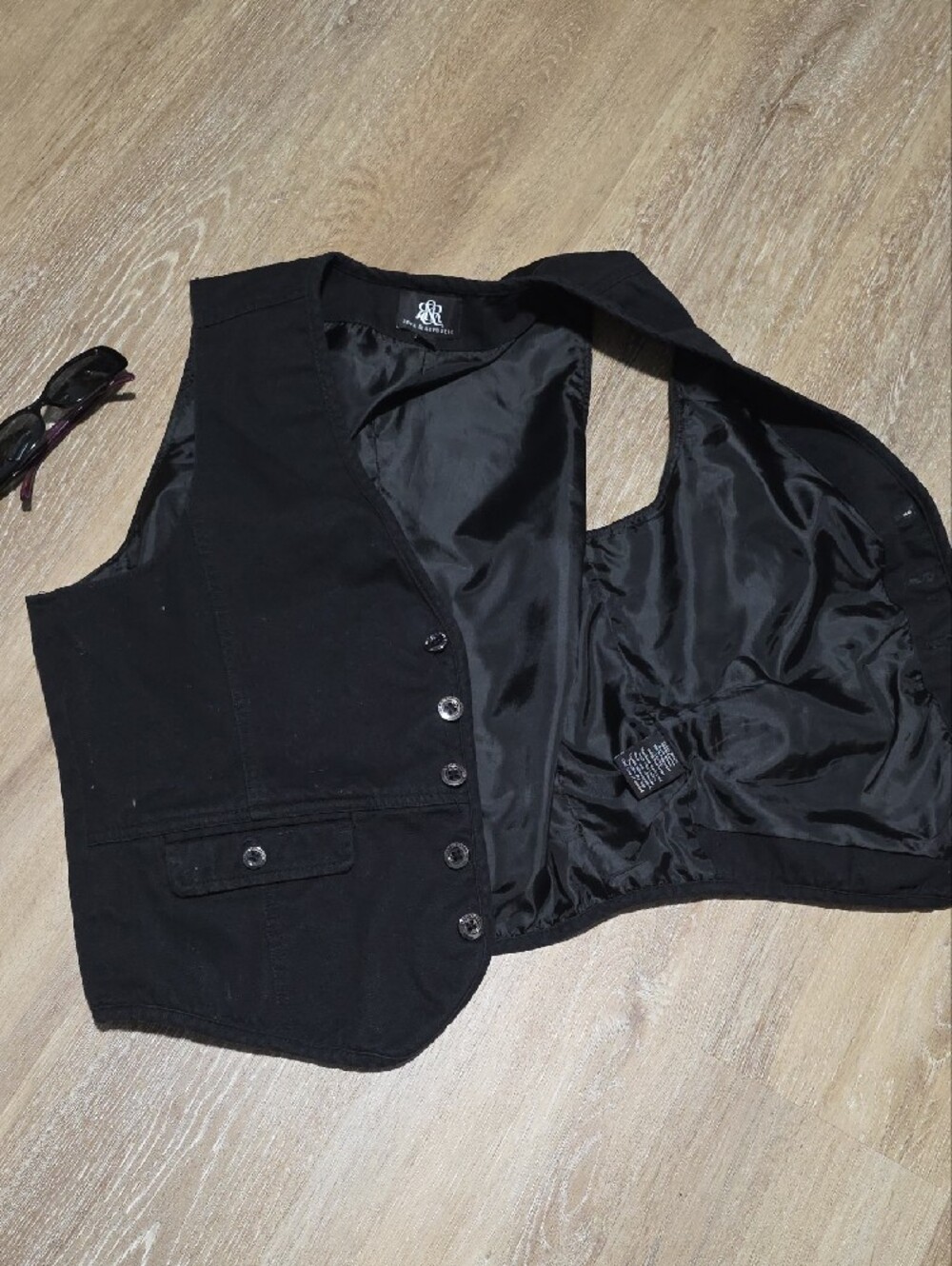 Men's Rock & Republic Black Denim Button Front Vest - Picture 3 of 6
